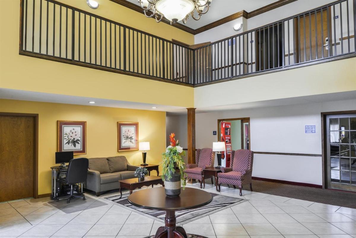 Americas Best Value Inn Wiggins Екстериор снимка