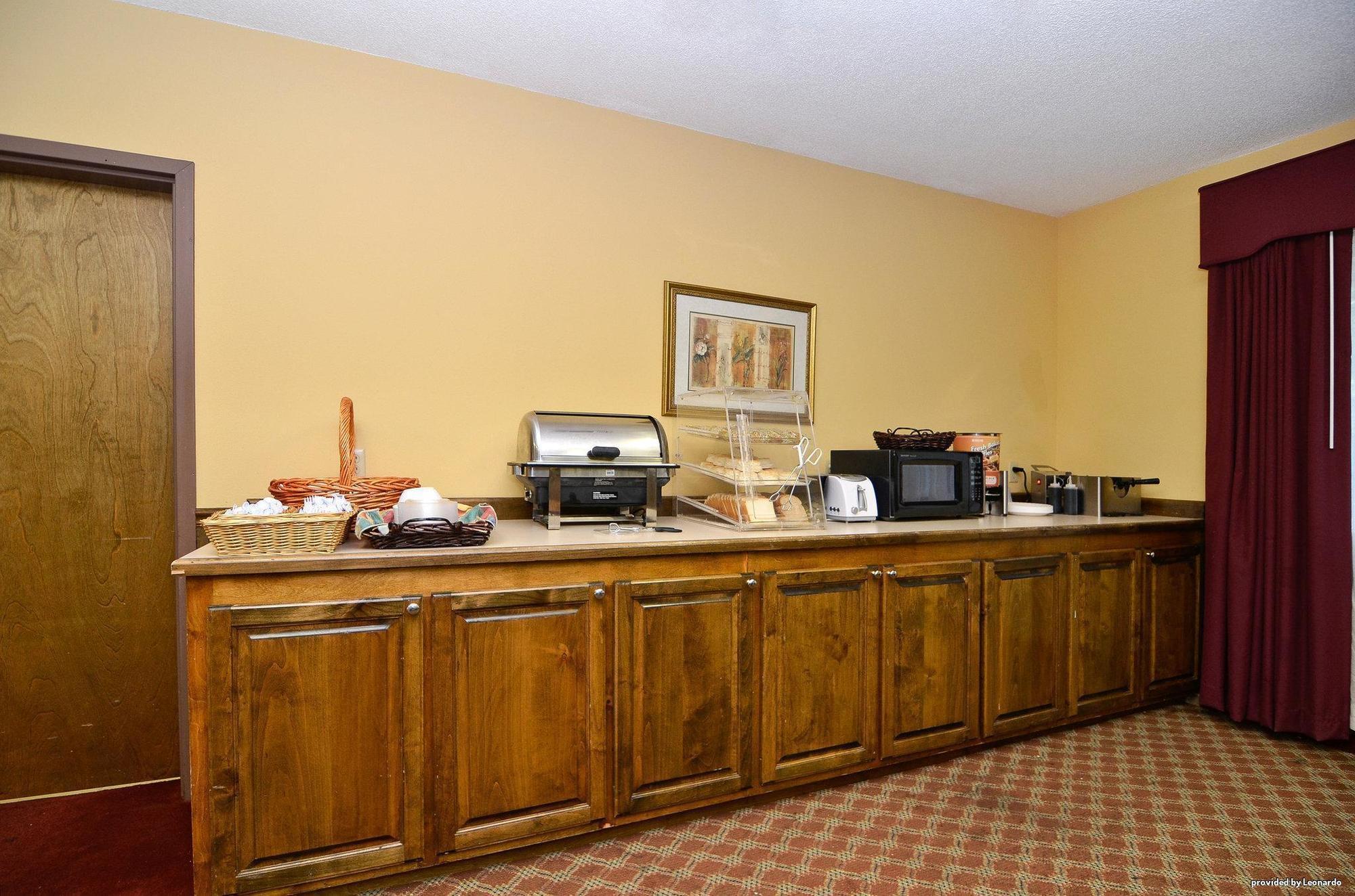 Americas Best Value Inn Wiggins Ресторант снимка
