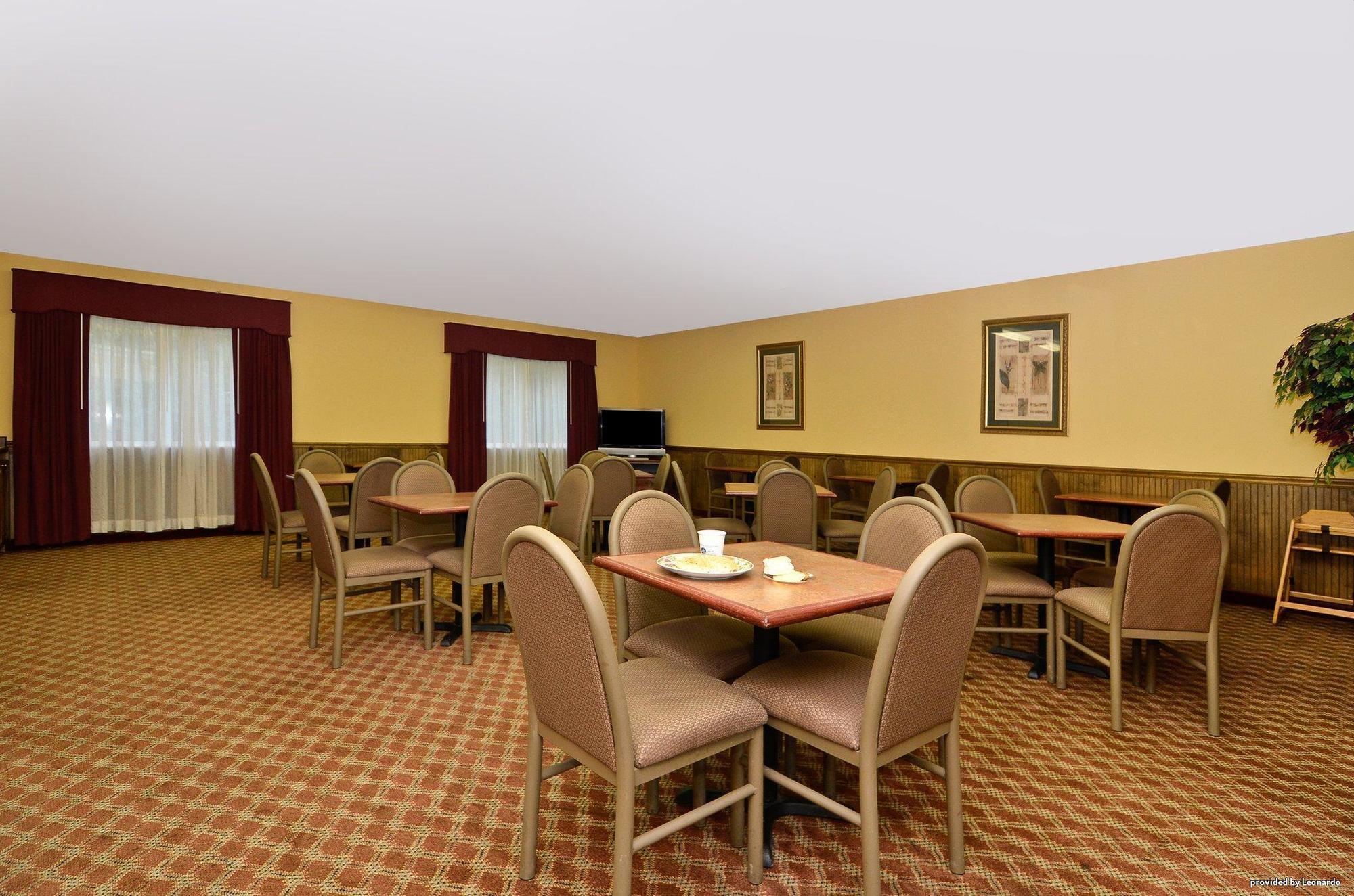 Americas Best Value Inn Wiggins Ресторант снимка