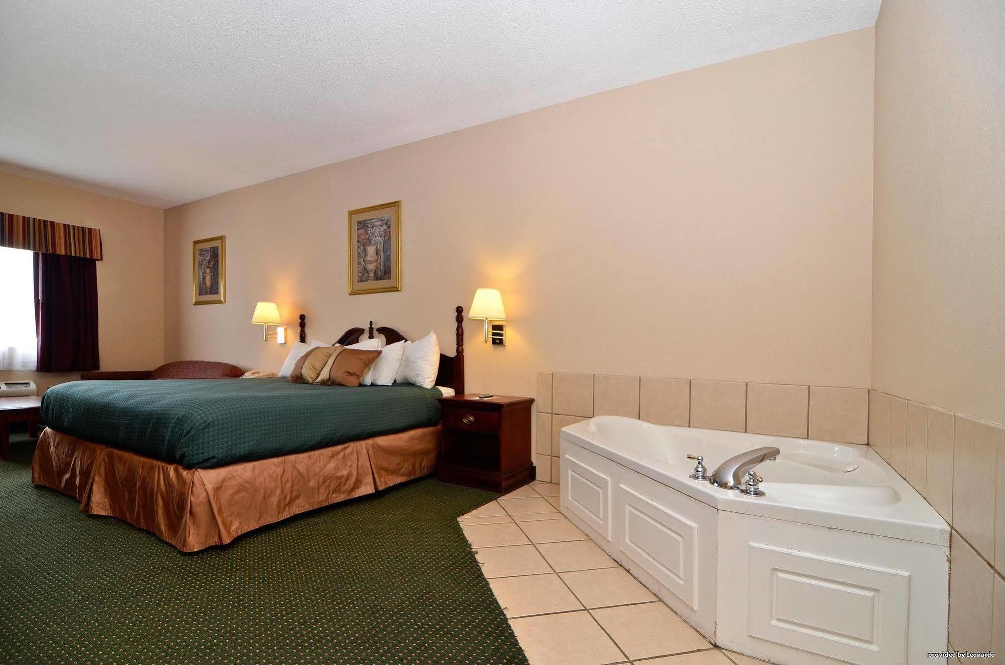 Americas Best Value Inn Wiggins Стая снимка
