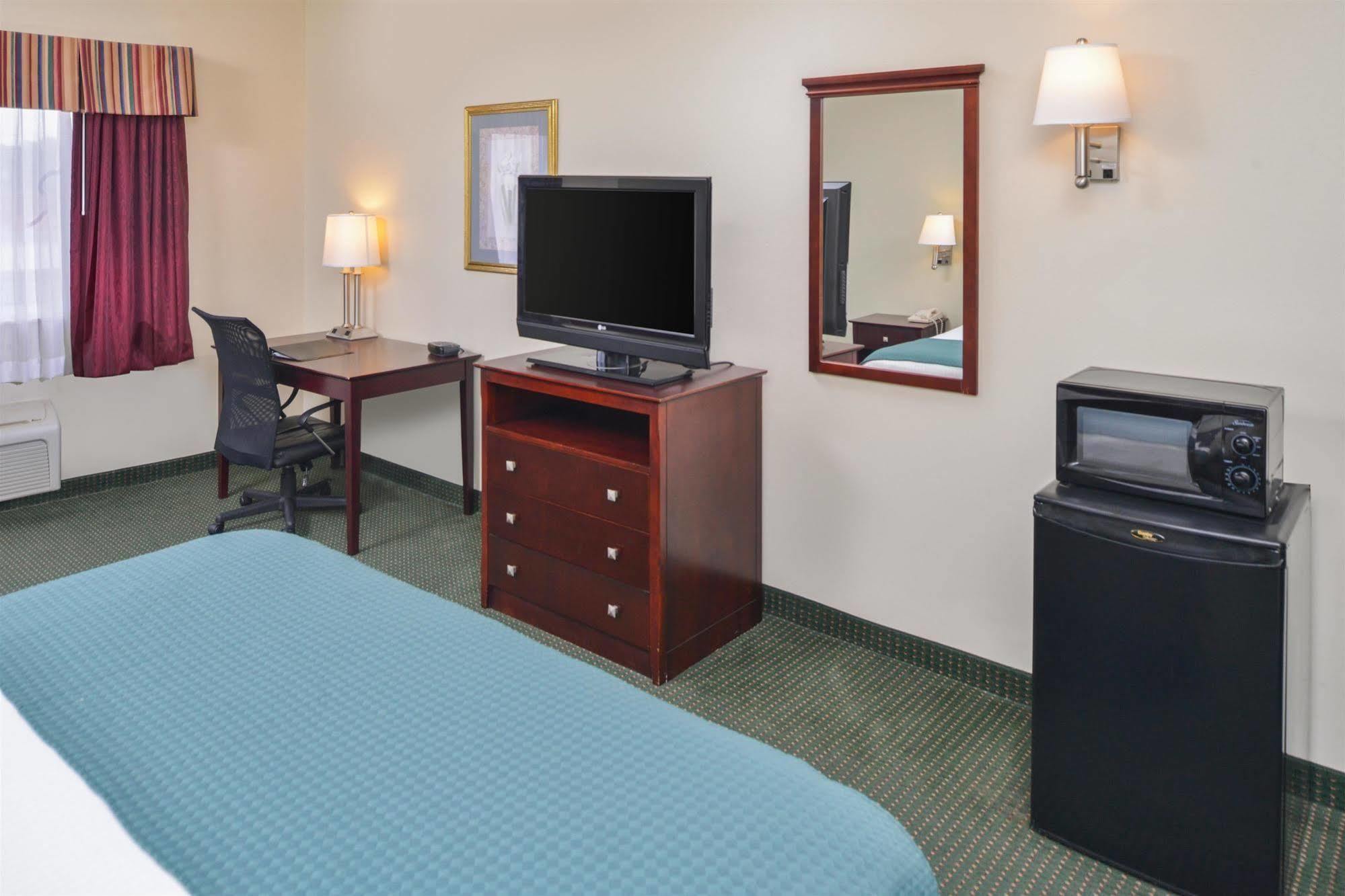 Americas Best Value Inn Wiggins Екстериор снимка