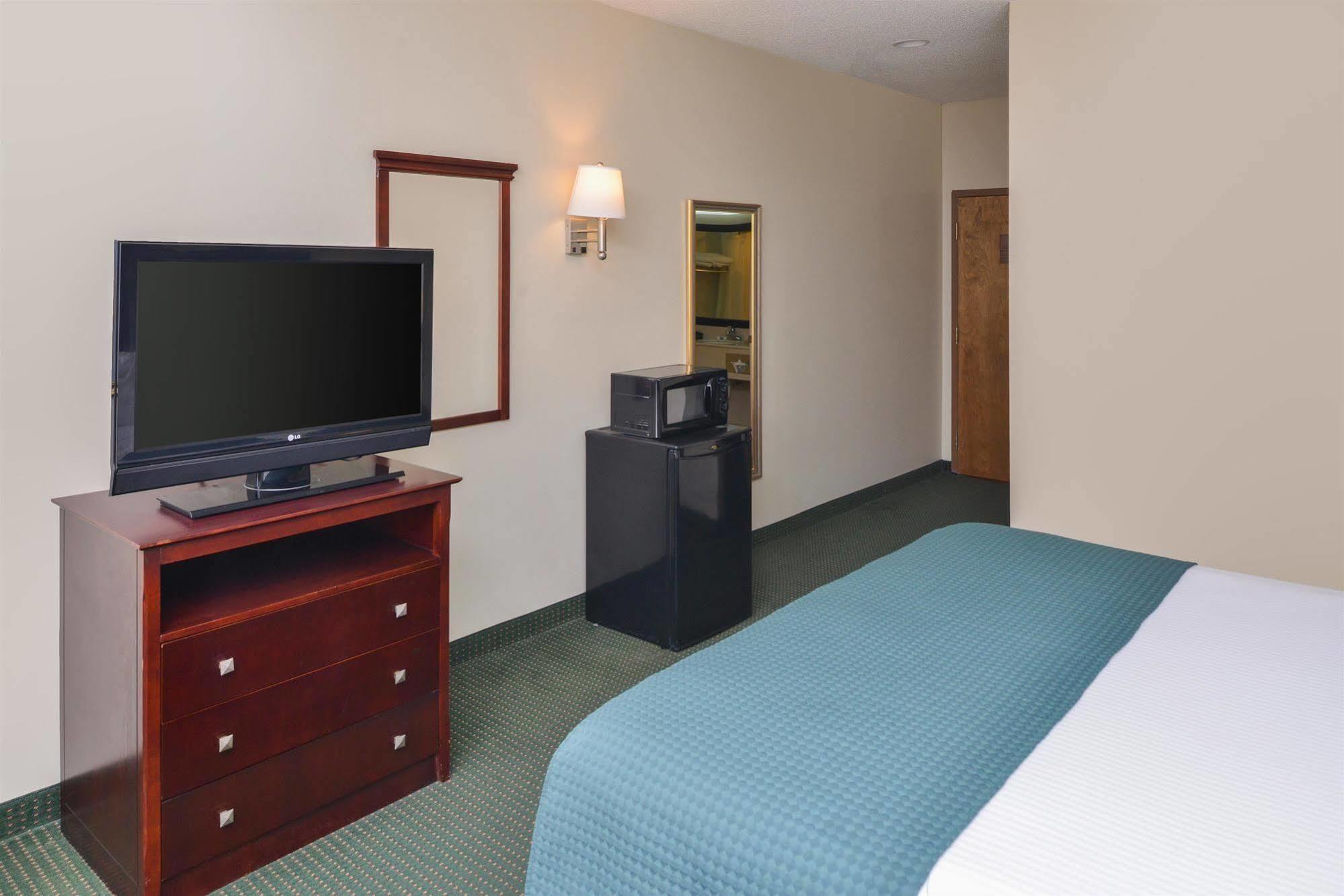 Americas Best Value Inn Wiggins Екстериор снимка