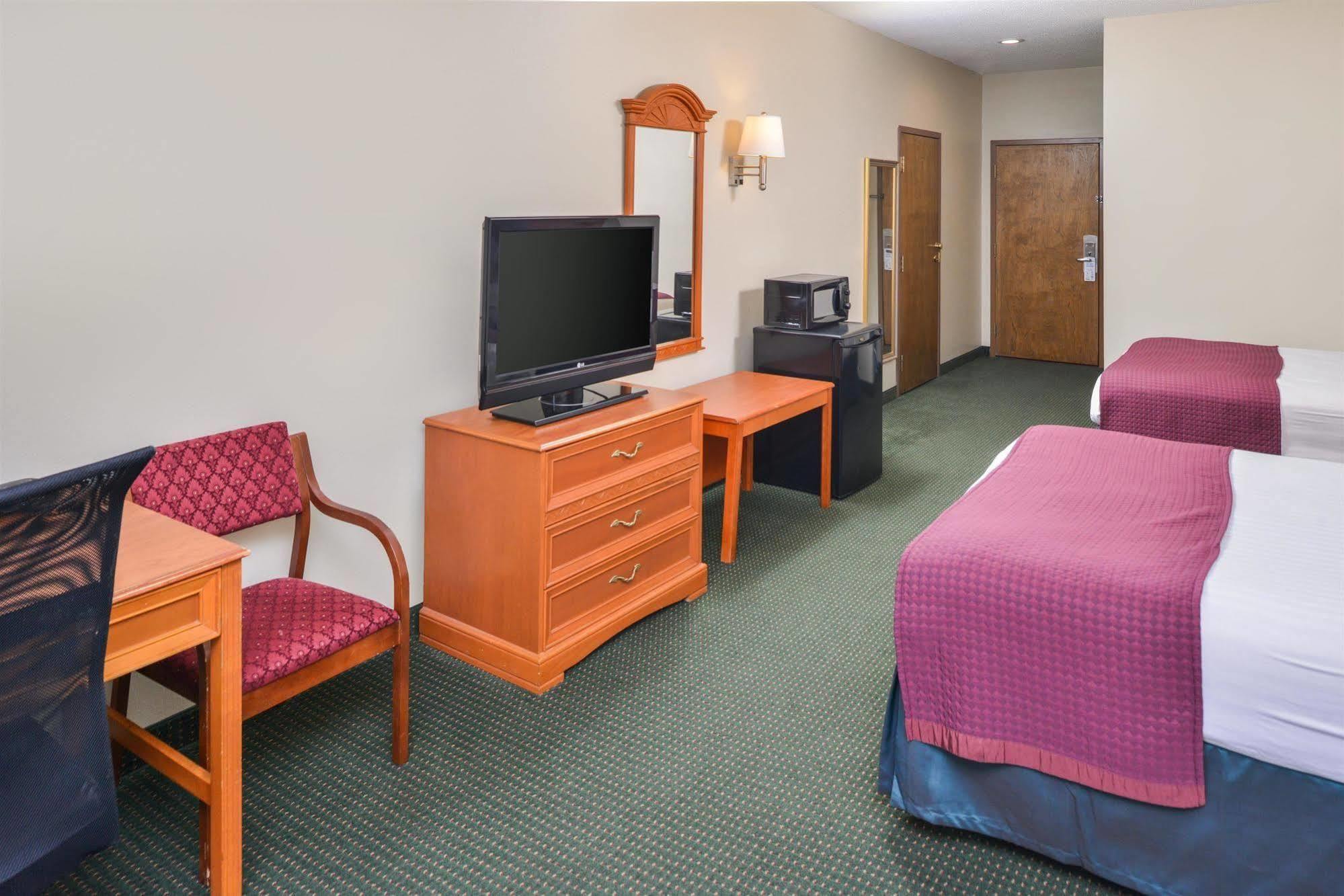 Americas Best Value Inn Wiggins Екстериор снимка