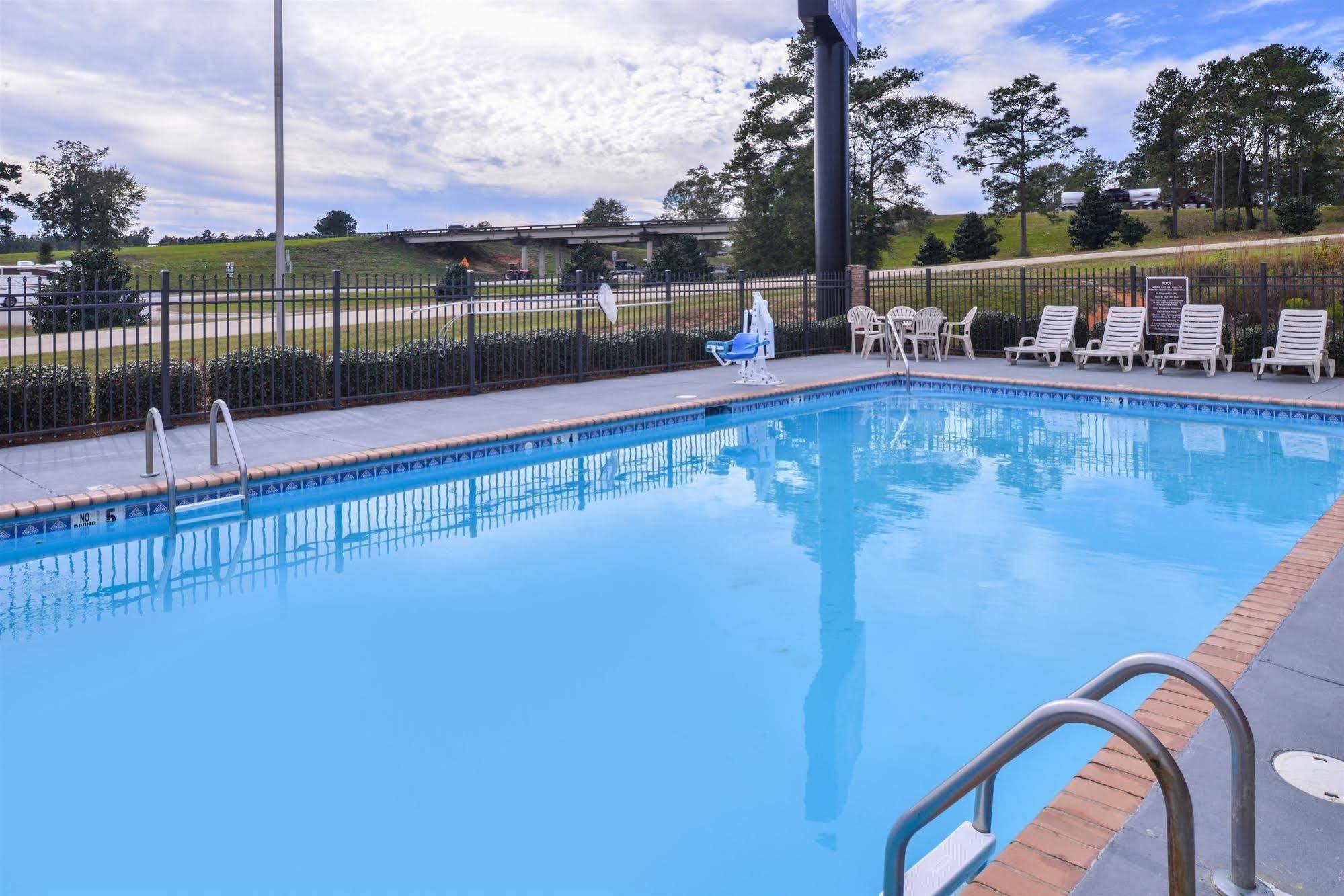 Americas Best Value Inn Wiggins Екстериор снимка
