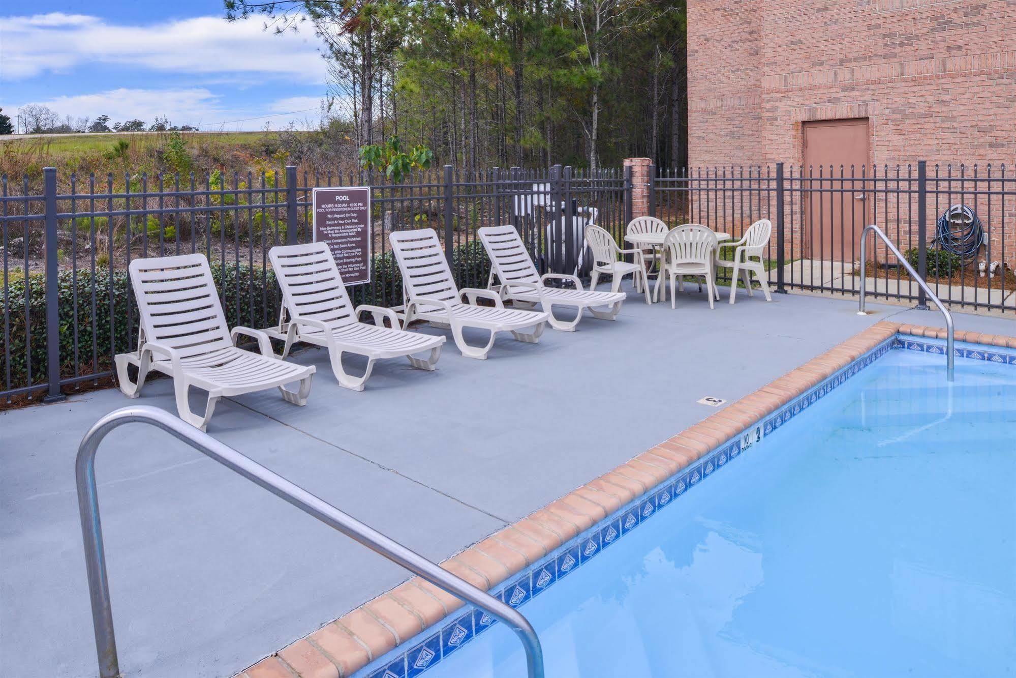 Americas Best Value Inn Wiggins Екстериор снимка