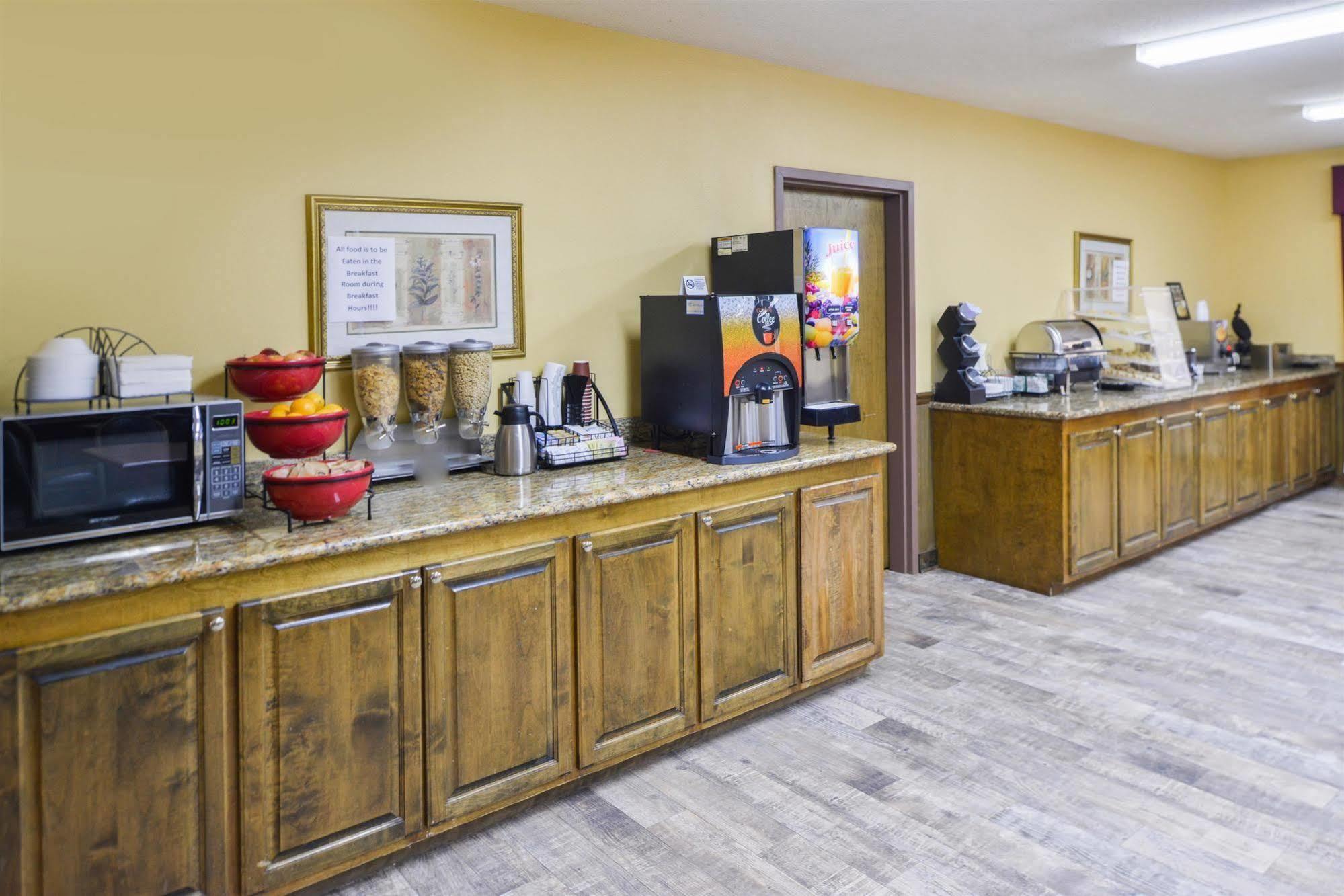 Americas Best Value Inn Wiggins Екстериор снимка