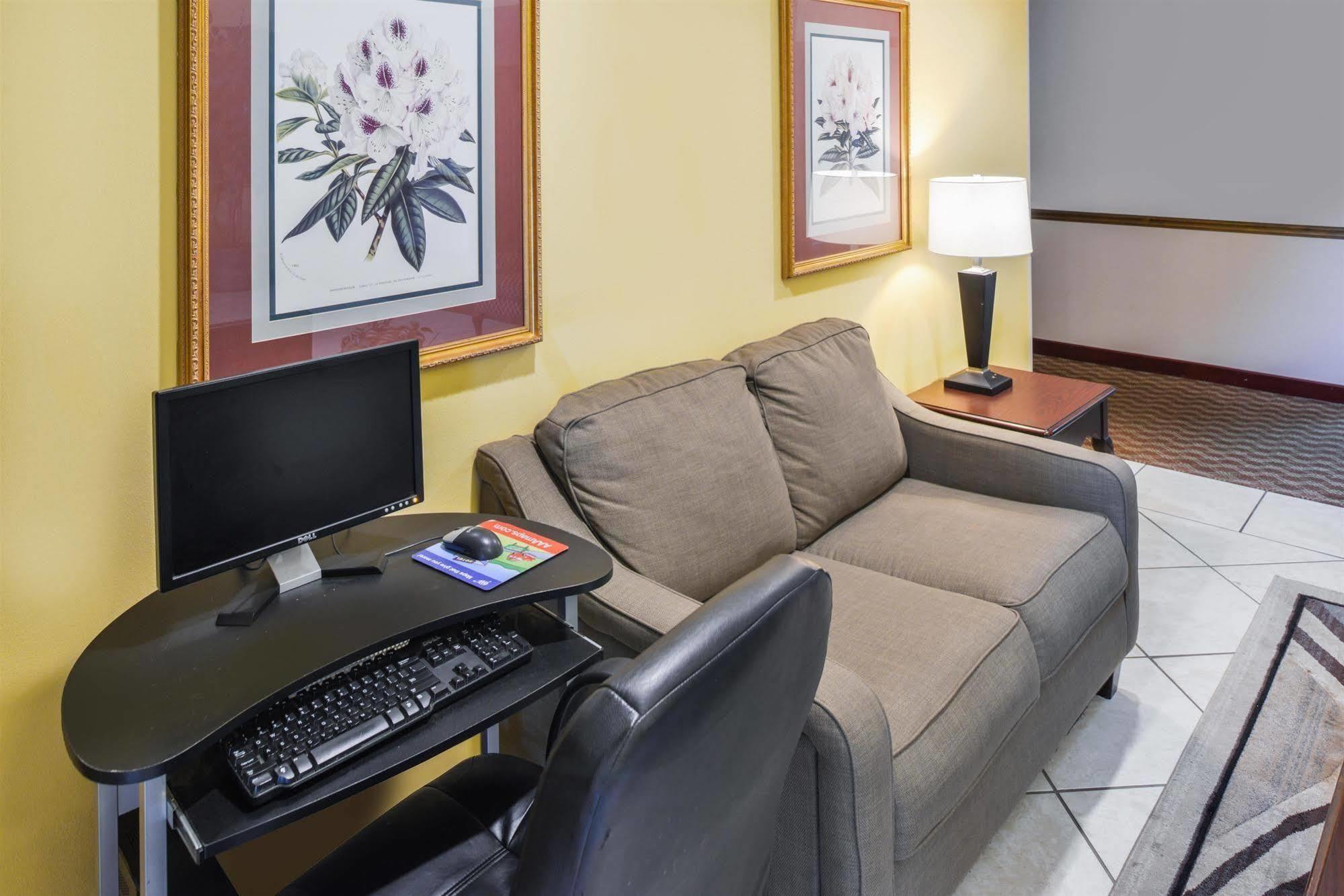 Americas Best Value Inn Wiggins Екстериор снимка